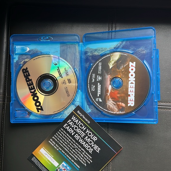 Zookeeper Movie Kevin James Comedy Family Blu-Ray Digital Two Discs - Picture 3 of 3